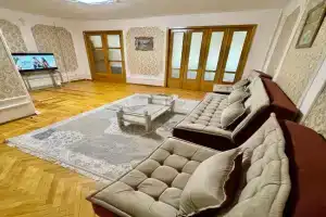 Classic C1 Apartment In The Center With 4 Rooms, Tashkent