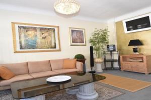 fewo1846 - Artemis - vintage Altbau-Wohnung im 4 OG eines Geschäftshauses im Stadtzentrum Apartments, Flensburg