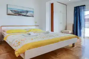 Casa Dalmatia, Krvavica