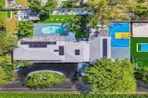 Spacious villa wpool courts game room, Pompano Beach