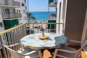 Calafell Beach.Primera línea.Céntrico. Apartments, Calafell