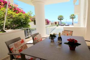 Albania Dream Beachfront Apartment, Sarande