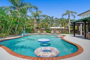 Modern house w heated pool game room, Pompano Beach
