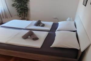 Paris 2 Night Private Parking Apartments, Nis