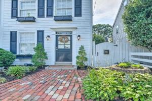 Old Town Walkable Paradise with Private Patio! Apartments, Alexandria