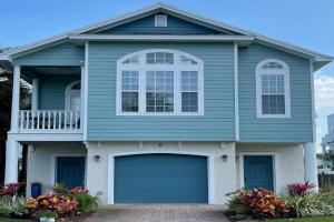 Two-level home with partial ocean view, balcony, WiFi, & W/D - walk to the beach Guest house, Saint Augustine Beach