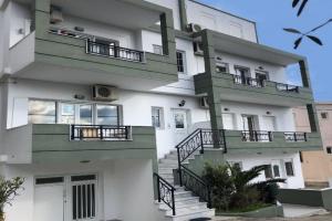 Blue Sky Apartments, Makriyialos