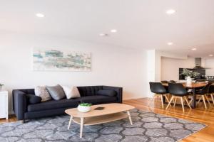 Chic Harbourside Group Haven in Heart of Guest house, Hobart