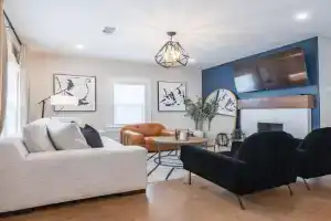Blue Haven ATL Modern 4 Bedroom Retreat with Deck 10 Minutes to Downtown, Atlanta