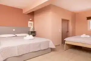 Aza Studios, Laganas