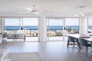 Kings Beach Coast and Glasshouse Views - A, Caloundra