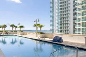 Lovely condo with city & ocean views. Sleep up to 6 people! Apartments, Miami