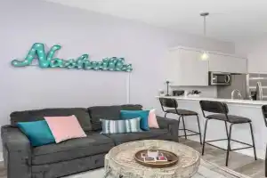 1st Floor Condo No Steps - 2 miles to Downtown Apartments, Nashville