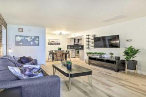 1 Mi to Dtwn Townhome with Community Pool Guest house, Chandler