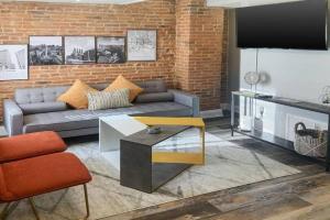Cozy Modern Apt in the Heart of Fells Point! Apartments, Baltimore