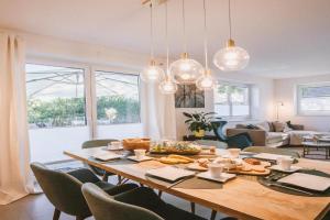 in ruhig mit Garten, Terrasse, Parkplatz, für 7 Personen Guest house, Lubeck