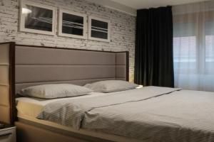 Mac Aviator City Center Two Double Bed Apartment, Nis