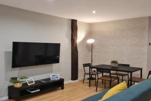 Ayuntamiento PARKING gratis. Auto check-in. Apartments, Bilbao