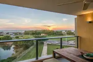 ZEN BY THE OCEAN - 1-BR Executive Biz Retreat Apartments, Darwin