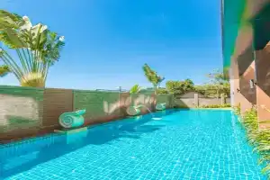 Chic Condo in by Lofty Apartments, Karon