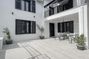 Katie's Lemon Tree House, Volos
