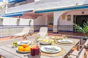 Bil Bil Beach - Perfect family beach vacation awaits Guest house, Torremolinos