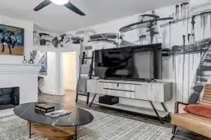 Contemporary Apartment - 5 Min To TIAA Bank Field!, Jacksonville