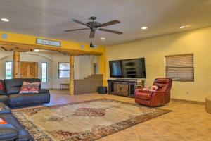 Rustic Escape - 2 Mi to NMSU! Guest house, Las Cruces