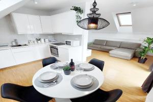Centrally located, with castle view and 2 parkings Apartments, Bled