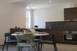 Make a wish - near the center with private parking Apartments, Como