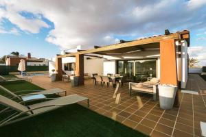 Villa James, Caleta de Fuste