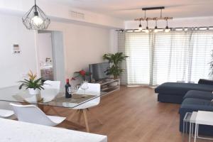 Spectacular Apartment 8 pax/4 rooms & Free Parking, Malaga