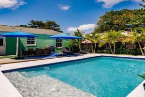 Key Lime Cottage - Bask Poolside in a Historic Flamingo Park Gem, West Palm Beach