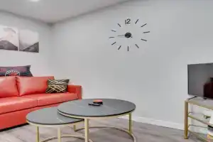 Modern & Private 1-Bedroom Apartment, Windsor