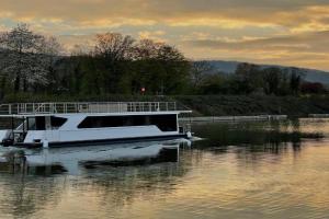 KL Moselboote - Hausboot Niara Hotel, Bernkastel-Kues