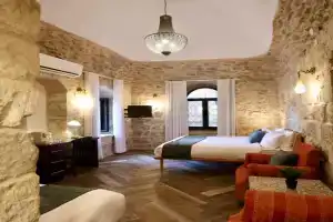 Petrakis Inn, Jerusalem