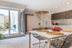Sliema Luxurious One Bedroom Duplex Maisonette, St Julians