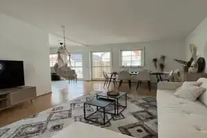 Cozy-Livings viel Platz, großer Balkon, STELLPLATZ, Küche Apartments, Bad Homburg