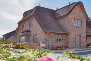 Isamare Guest house, List