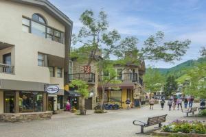 Bridge St, Condominium R2 condo Apartments, Vail