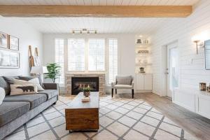 Designer Cozy Ski in and out Apartments, Whistler