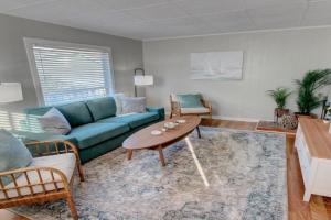 Heart of Stylish Apt Near Attractions Apartments, Galveston