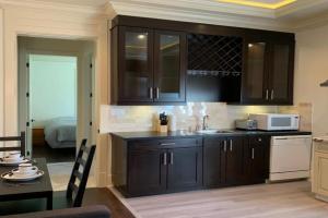 Private cozy suite near Dyke and Fisherman's Wharf Apartments, Richmond