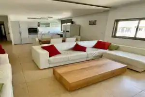 Beautiful 2-bedroom condo in the heart of Tel Aviv, Bnei Brak