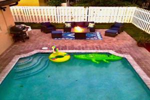 Home in with Heated Pool Guest house, West Palm Beach