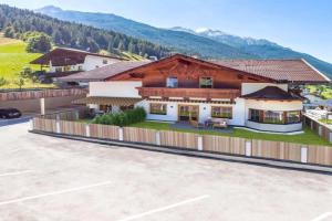 Apartment in Stubaital near Ski Lift, Neustift