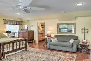 Studio in with Expansive Deck!, College Station
