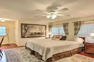 Less Than 1 Mi to Kyle Field Cozy Studio with Outdoor Space, College Station