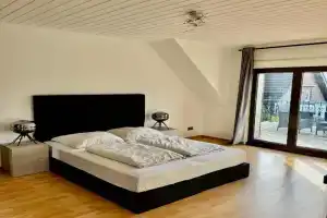 Gemütliches Zimmer mit großer Terrasse Nähe Messe, Flughafen & PSD Dome Apartments, Ratingen