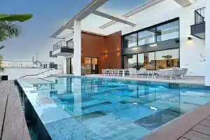 Villa Six, Eilat